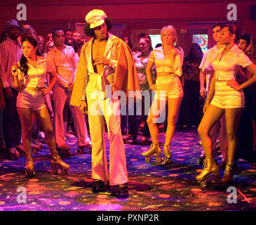 Roll Bounce 2005 Regie: Malcolm il D. Lee, WESLEY JONATHAN con la caramella le ragazze in discoteca a rullo. Foto Stock