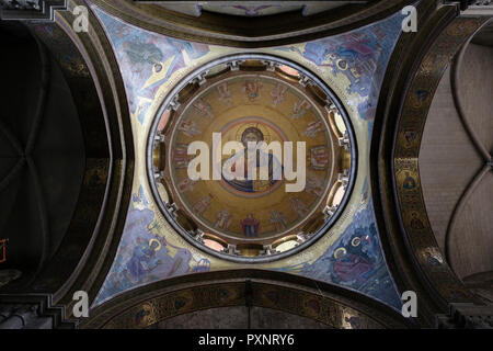 Cristo Pantocratore decora il soffitto a cupola del Catholicum o della camera del Catholicon nella chiesa del Santo Sepolcro a Gerusalemme Israele Foto Stock