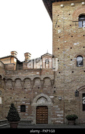 Italien Toskana, Siena, Palazzo Chigi-Saracini aus dem 15, Jahundert, Innenhof Foto Stock