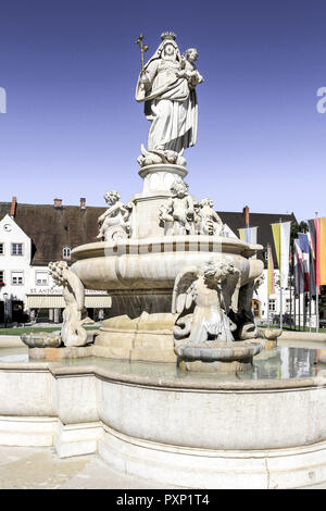 Deutschland, Bayern, Oberbayern, Altoetting, barocker Marienbrunnen, Kapellplatz Foto Stock