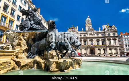 La Fontaine Bartholdi e Lione Municipio sulla Place des Terreaux, Francia Foto Stock