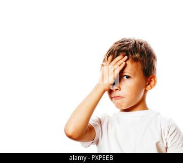 Piccolo grazioso ragazzo biondo stanco triste isolato da vicino Foto Stock