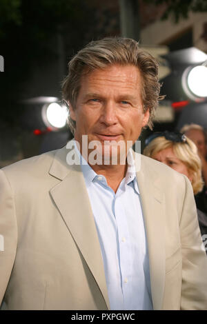 Jeff Bridges 7/22/03 Seabiscuit @ Mann Village Theatre, Westwood Foto di Izumi Hasegawa/HNW / PictureLux (Luglio 22, 2003) Riferimento File # 33687 335HNWPLX Foto Stock