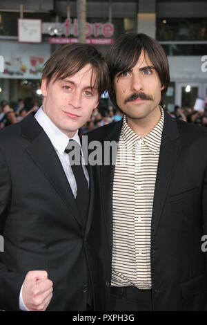 Kieran Culkin, Jason Schwartzman 07/27/10 'Scott pellegrino VS. Il mondo' Premiere @ Grauman's Chinese Theater, Hollywood Foto di Ima Kuroda/HNW / PictureLux (Luglio 27, 2010) Riferimento File # 33687 426HNWPLX Foto Stock