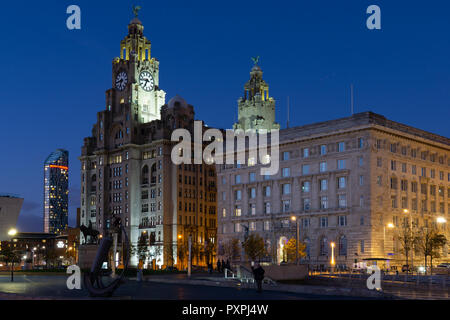 Due di Liverpool di 'Tre Grazie', il fegato edificio sulla sinistra e la Cunard edificio sulla destra. Immagine presa in ottobre 2018. Foto Stock