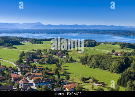 Vista di Holzhausen sul Lago di Starnberg, Baviera, Germania Foto Stock