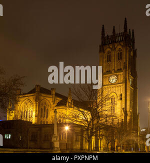 Leeds Minster (ex Leeds Chiesa Parrocchiale) di notte Foto Stock