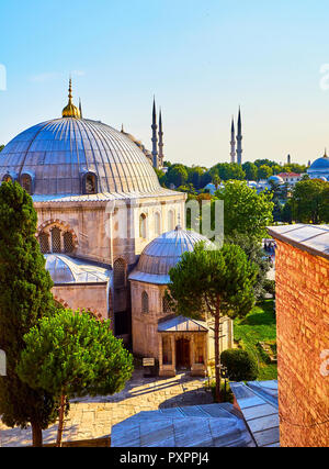 Tomba di Sultan Murad III sul lato sud dell'Hagia Sophia moschea. Istanbul, Turchia. Foto Stock