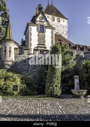 Il castello di Oberhofen sul Lago di Thun, Oberland bernese, Svizzera, Europa Foto Stock