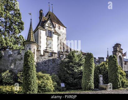 Il castello di Oberhofen sul Lago di Thun, Oberland bernese, Svizzera, Europa Foto Stock