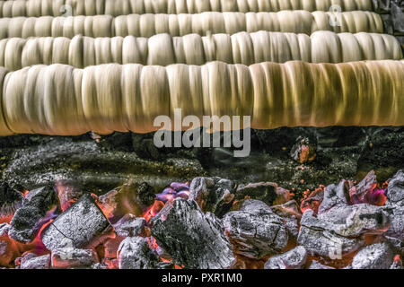 TrdelnÌk pasticcini, dolce tipico sul mercato di Natale presso la piazza della Città Vecchia di Praga, Repubblica Ceca, Europa Foto Stock