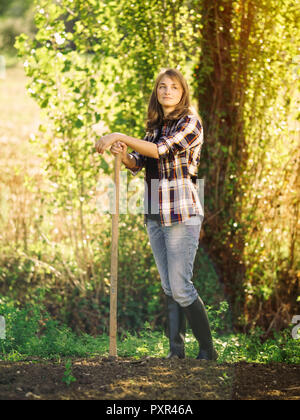 Ritratto di agricoltore in un campo Foto Stock