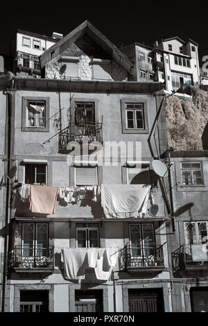 Dettagli di architettura tradizionale del Porto vecchio della città. Utilizzate il filtro a raggi infrarossi. Foto Stock