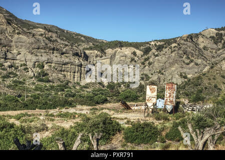 Perso posti: Alte Silos in Felsental auf Rhodos, Valley Foto Stock