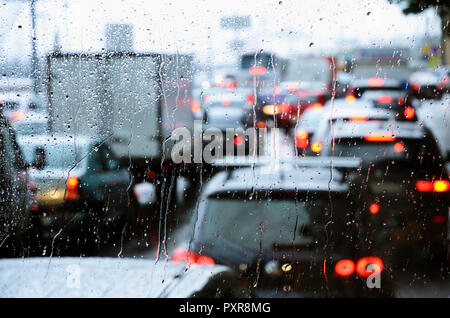 Inceppamento di traffico nelle strade di San Pietroburgo, Northwestern, Russia, Federazione russa Foto Stock