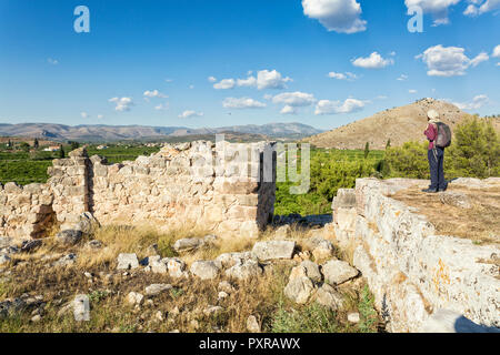 La Grecia, Peloponneso, Argolis, Tirinto, sito archeologico, muratura ciclopica. muro di castello, turistico cercando di visualizzare Foto Stock