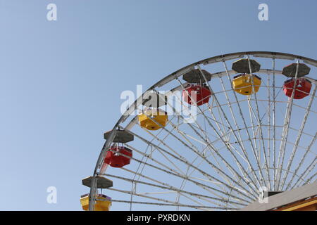 Pacific Park Ruota Panoramica sul molo di Santa Monica Foto Stock