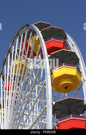 Ruota panoramica Ferris presso il Molo di Santa Monica in California Foto Stock