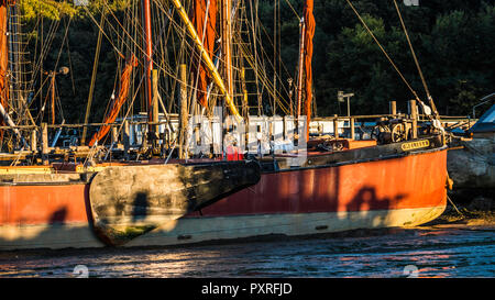 Il Tamigi chiatte Melissa e dietro di lei Xylonite sul Pin Mill. Foto Stock