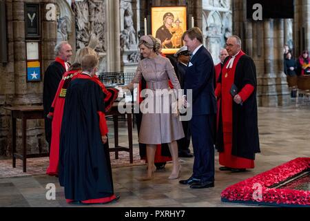 Londra, Regno Unito. 23 ott 2018. Willem-Alexander re e regina Maxima dei Paesi Bassi al Westminster Abby in Londen, il 23 ottobre 2018, per un tour di Westminister Abbey, wreathing e una visita ai conti King-Stadtholder William III e della Regina Maria II. al primo dei 2 giorni di Statevisit al Regno Unito Credito: dpa picture alliance/Alamy Live News Foto Stock