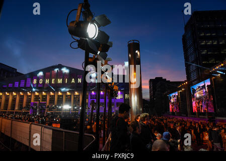 Londra, Regno Unito. Il 23 ottobre 2018. Vista generale al di fuori della sede a livello mondiale per la premiere del film "Bohemian Rhapsody' al SSE Arena di Wembley. Credito: Stephen Chung / Alamy Live News Foto Stock