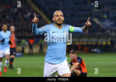 Kharkiv, Ucraina. 23 ottobre, 2018. David Silva del Manchester City reagisce dopo aver segnato un gol durante la UEFA Champions League contro Shakhtar Donetsk a OSK Metalist stadium di Kharkiv, Ucraina. ManCity vinto 3-0. Credito: Oleksandr Prykhodko/Alamy Live News Foto Stock