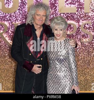 Brian May e Anita Dobson frequentare Bohemian Rhapsody - Premiere mondiale. Londra, Regno Unito. 23/10/2018 | Utilizzo di tutto il mondo Foto Stock