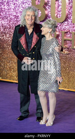 Londra, Regno Unito. 23 ottobre, 2018. Brian May e Anita Dobson assiste la prima mondiale di "Bohemian Rhapsody' a SSE Arena Wembley su ottobre 23, 2018 a Londra, Inghilterra Credito: Gary Mitchell, GMP Media/Alamy Live News Foto Stock