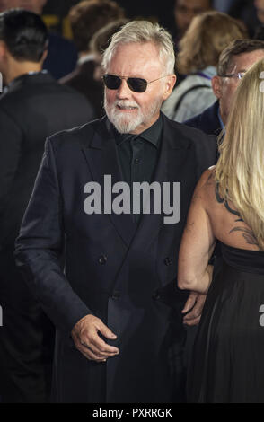 Londra, Regno Unito. 23 Ott, 2018. Roger Taylor assiste la prima mondiale di "Bohemian Rhapsody' a SSE Wembley Arena. Credito: Gary Mitchell SOPA/images/ZUMA filo/Alamy Live News Foto Stock