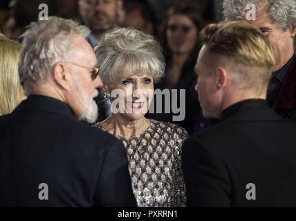 Londra, Regno Unito. 23 Ott, 2018. Anita Dobson assiste la prima mondiale di "Bohemian Rhapsody' a SSE Wembley Arena. Credito: Gary Mitchell SOPA/images/ZUMA filo/Alamy Live News Foto Stock