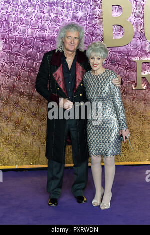 Londra, Regno Unito. Il 23 ottobre 2018. Brian May e Anita Dobson frequentare la prima mondiale di "Bohemian Rhapsody' al SSE Wembley Arena di Londra. Credito: Wiktor Szymanowicz/Alamy Live News Foto Stock