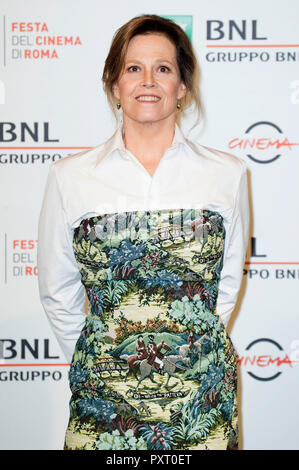 Roma, Italia. 24 ottobre, 2018. Roma, Italia. 24 ott 2018. Sigourney Weaver assiste un photocall durante il XIII Roma Film Fest presso Auditorium Parco della Musica il 24 ottobre 2018 a Roma, Italia. Credito: Geisler-Fotopress GmbH/Alamy Live News Foto Stock