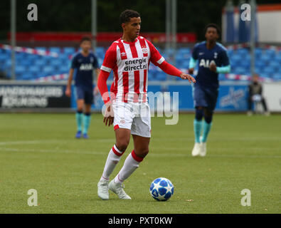 Eindhoven, Paesi Bassi. Ottobre 24. 2018 Mohammed Ihattaren del PSV Eindhoven durante UAFA Youth League Group B match tra PSV Eindhoven e Tottenham Hotspur al complesso di formazione De Herdgang, Eindhoven , Paesi Bassi il 24 Ott 2018. Azione di Credito Foto Sport Credit: Azione Foto Sport/Alamy Live News Foto Stock