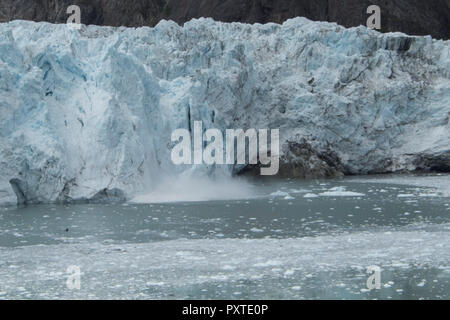 Margerie ghiacciaio è un ghiacciaio Tidewater nel Parco Nazionale di Glacier Bay, un deserto marittima e Sito del Patrimonio Mondiale dell'UNESCO. Alaska, Stati Uniti d'America. Foto Stock