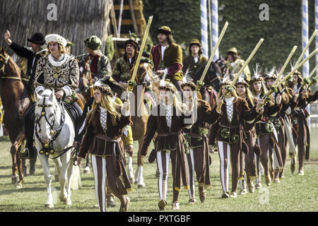 Mittelalterliche Spiele während der Landshuter Hochzeit in Landshut, Niederbayern, Bayern, Deutschland, Europa, giochi medievali durante la Landshut Wed Foto Stock