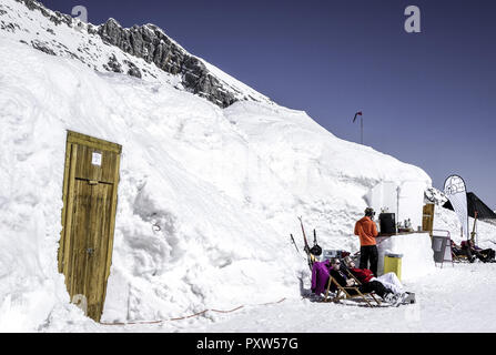 Das Iglu-Dorf, Bar und Hotel auf der Zugspitze, Alpen, Bayern, Deutschland, Europa, il villaggio igloo, bar e Hotel sul massiccio dello Zugspitze, Alpi, Baviera, Foto Stock