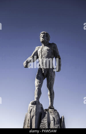 Himmelsstürmer Holz-Skulptur von Mario Gasser am Zugspitzgipfel, Zugspitze, Wettersteingebirge, Tirol, Österreich, Europa, scultura in legno sky scontrino, Foto Stock