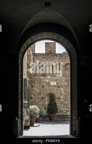 Innenhof des Palazzo Chigi Saracini a Siena, Toskana, Italien, Europa (www.allover.cc/TPH) Foto Stock