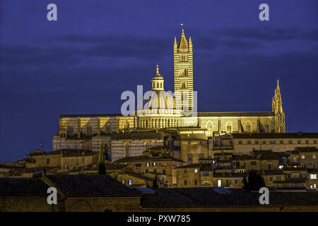 Blick auf die Altstadt mit Dom, Siena, Toskana, Italien, Europa (www.allover.cc/TPH) Foto Stock