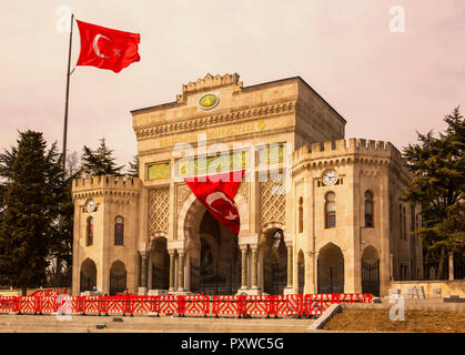 Turchia, Istanbul, Gate dell'università a Beyazit Square Foto Stock