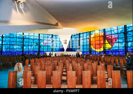 Castel di Lev roma, Italia - 6 ottobre 2018 :interno della nuova chiesa della Madonna del Divino Amore, famosa meta di pellegrinaggio cattolico. Foto Stock