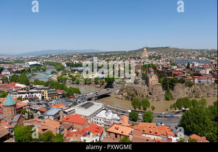 La Georgia, Tbilisi, vista città con il fiume Kura Foto Stock