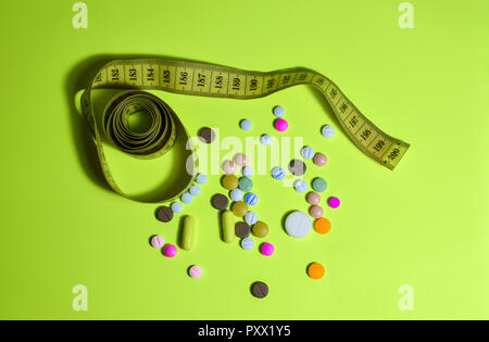 Assortiti medicina farmaceutica pillole, capsule e compresse Foto Stock