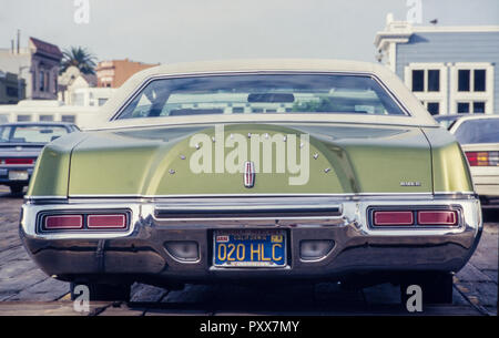 Immagine di archivio di un 1976 modello Lincoln Continental Mark lV berlina, California, USA, 1987 Foto Stock