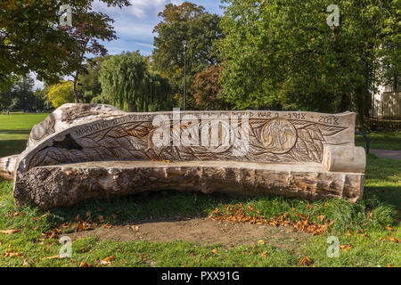 Commemorazione banco in Gloucester Park Foto Stock