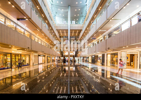 Il paradiso dello shopping del Paragon Mall ospita negozi di lusso di lusso per turisti e visitatori, Orchard Road, Singapore. Foto Stock