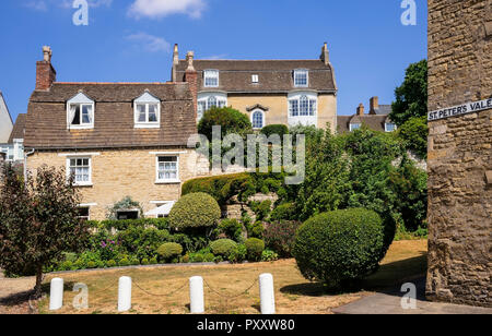 Architettura storica visto da San Pietro Vale, Stamford, Lincolnshire, Regno Unito Foto Stock