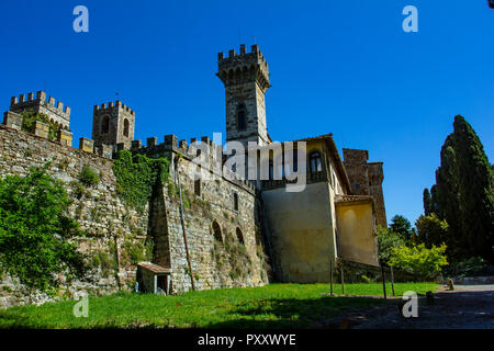 Paesaggio di Badia a Passignano immerso nelle colline del Chianti nel Comune di Tavarnelle Val di Pesa nel Chianti Toscana. Foto Stock