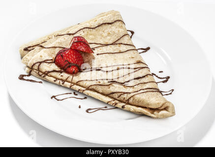 Crêpe mit Schokososse und Erdbeeren Foto Stock