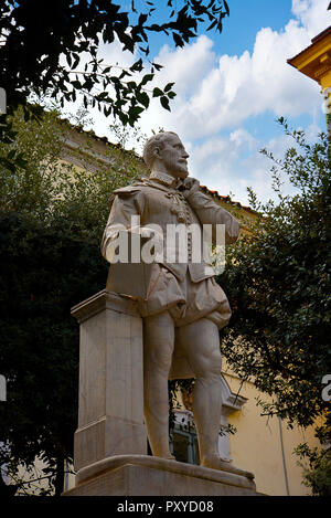 Sorrento è una piccola città della Campania, Italia.Questa statua è dell'Italia Shakespeare che fu il poeta Torquato Tasso nato a Sorrento Foto Stock